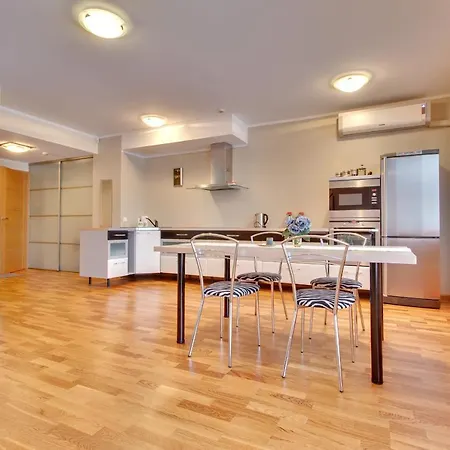 Daily Apartments- Viru Sunny Studio With Balcony * Tallinn